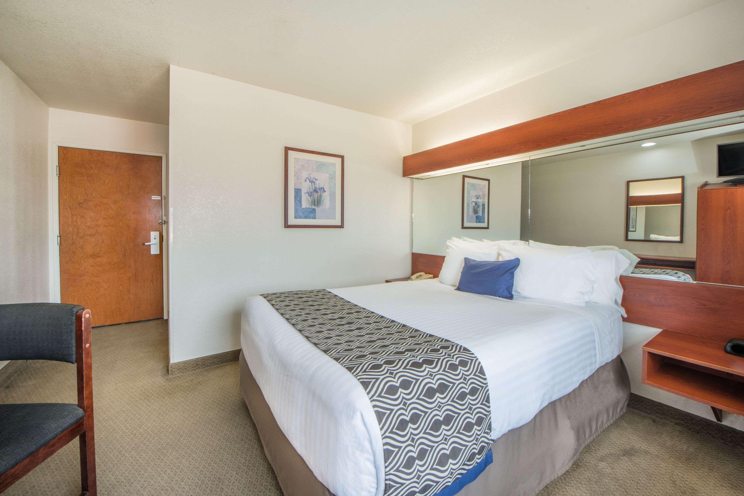 Microtel Inn And Suites By Wyndham Miami Ok Eksteriør billede