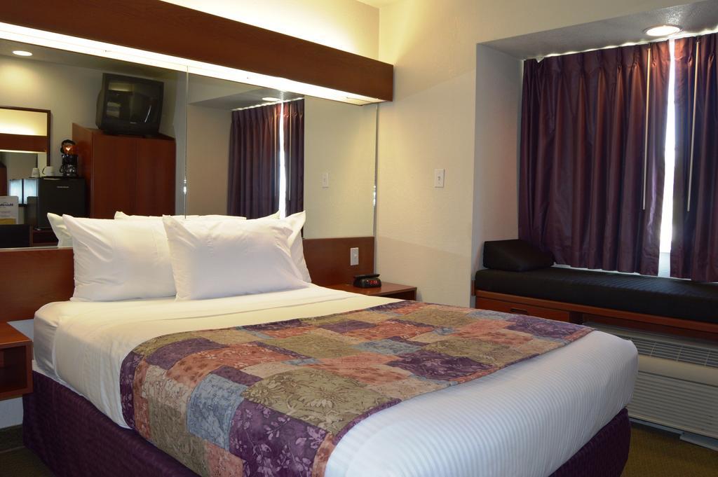 Microtel Inn And Suites By Wyndham Miami Ok Værelse billede