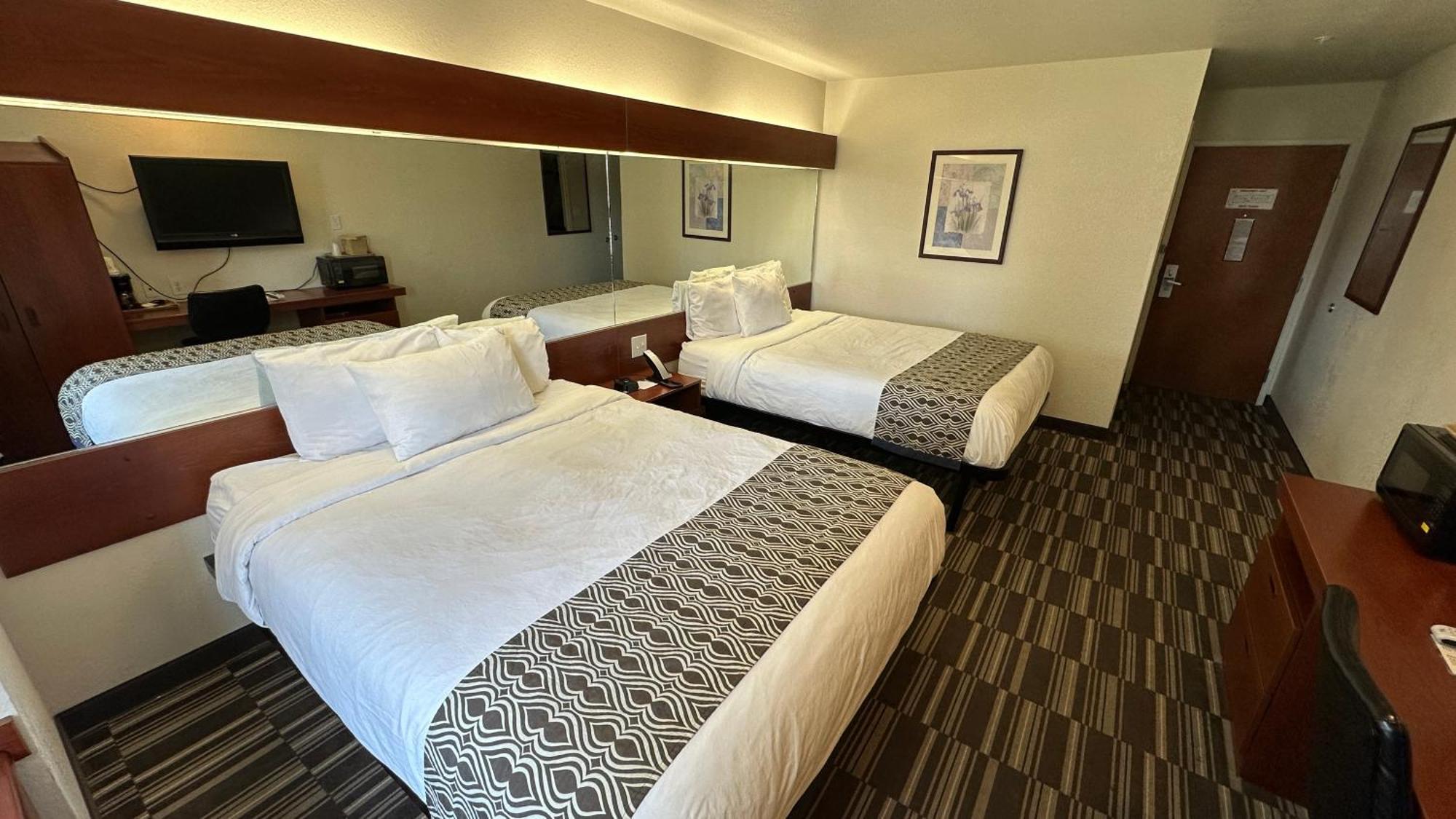 Microtel Inn And Suites By Wyndham Miami Ok Eksteriør billede