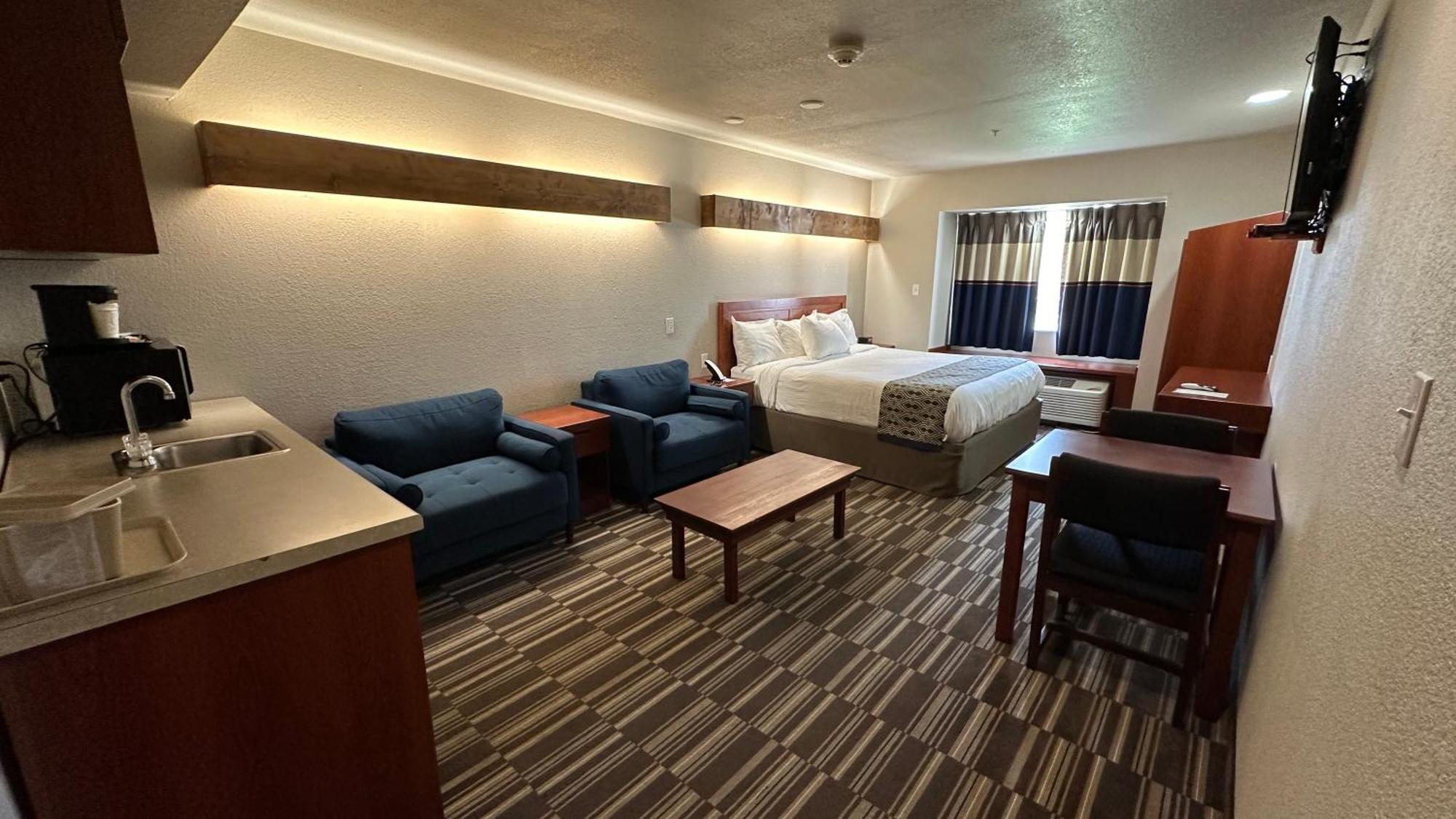 Microtel Inn And Suites By Wyndham Miami Ok Eksteriør billede